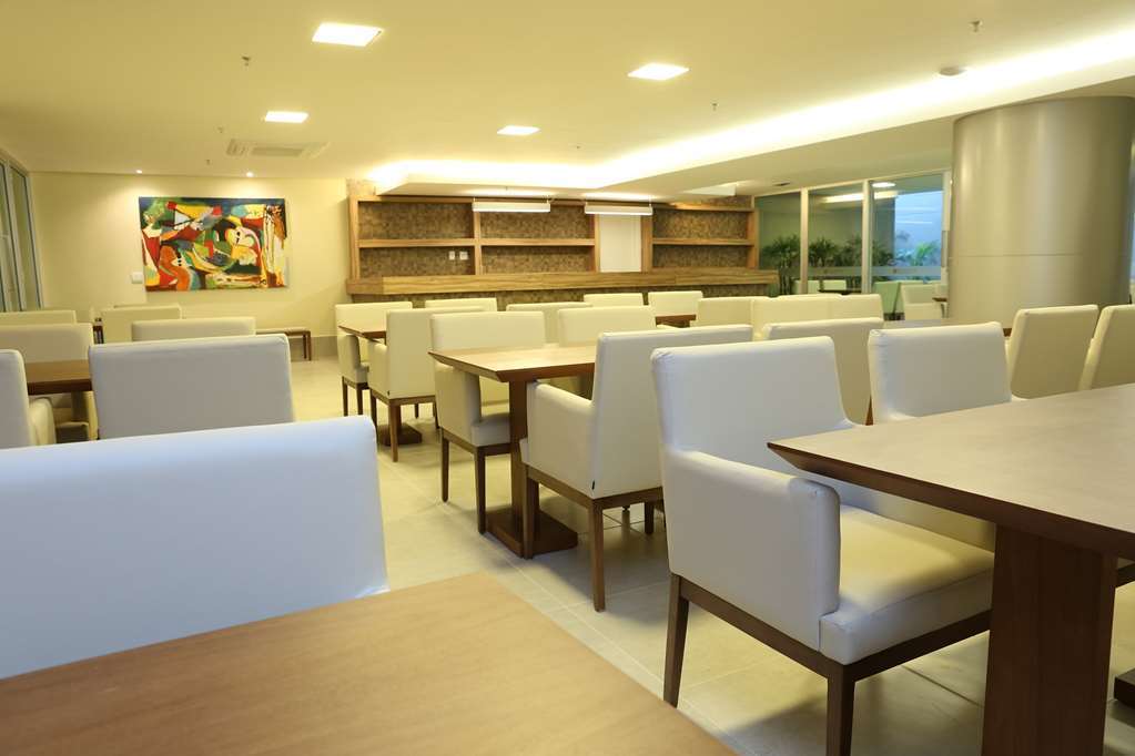 Ramada By Wyndham Macae Hotel & Suites Restaurant photo